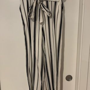 NWT BB Dakota Striped White & Black Pants with tie belt